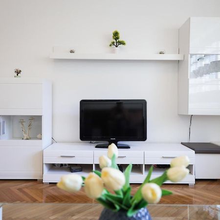 Zara City Center Apartment Bagian luar foto