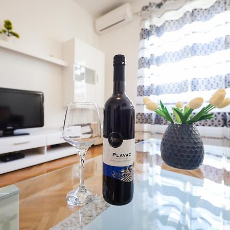 Zara City Center Apartment Bagian luar foto