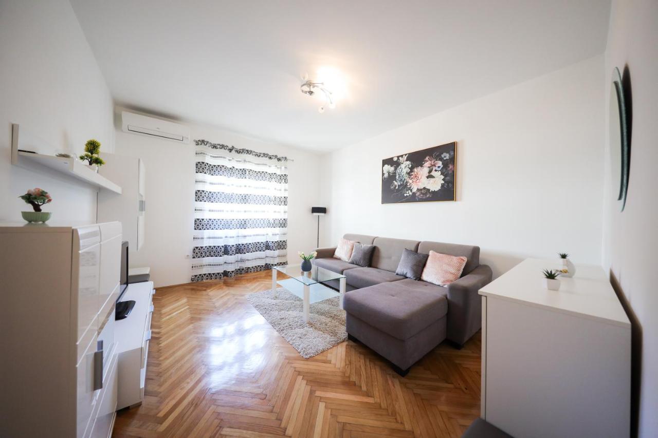 Zara City Center Apartment Bagian luar foto
