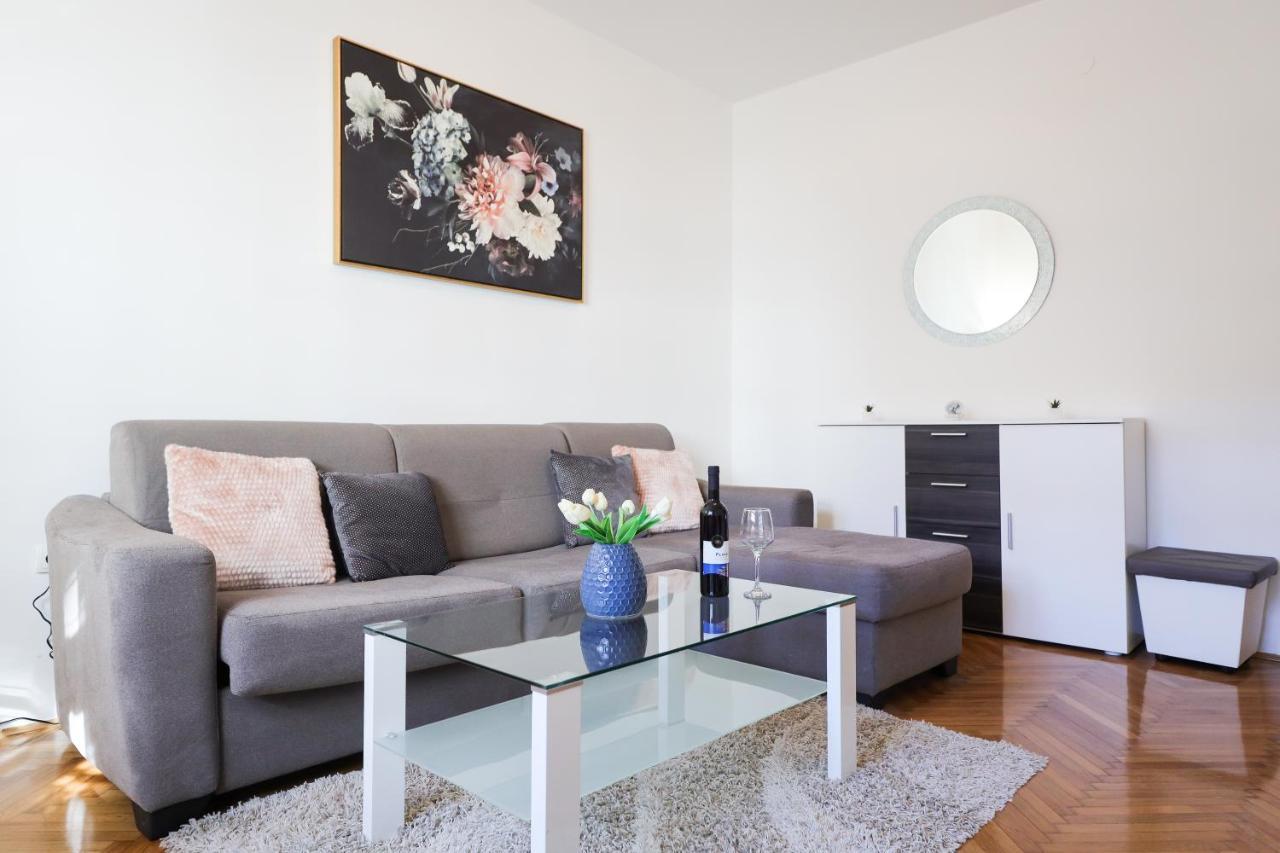 Zara City Center Apartment Bagian luar foto