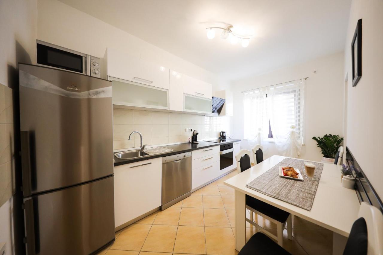 Zara City Center Apartment Bagian luar foto