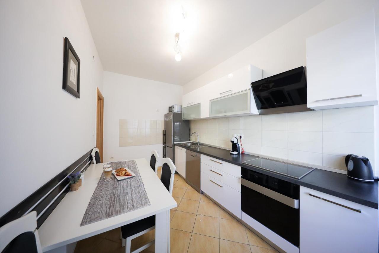 Zara City Center Apartment Bagian luar foto