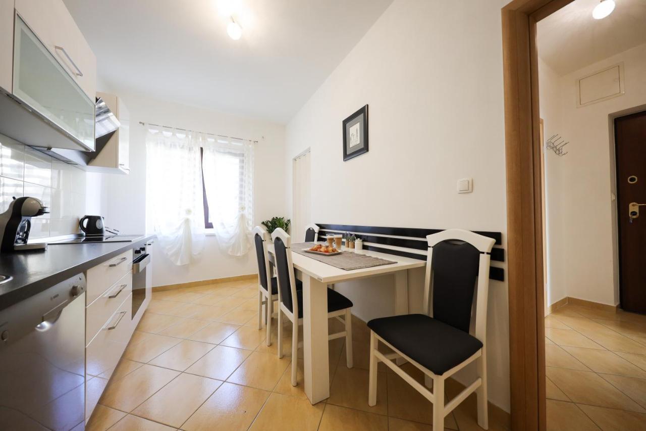 Zara City Center Apartment Bagian luar foto