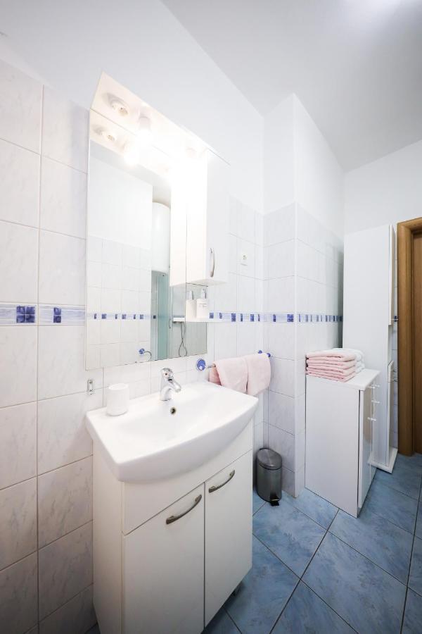 Zara City Center Apartment Bagian luar foto